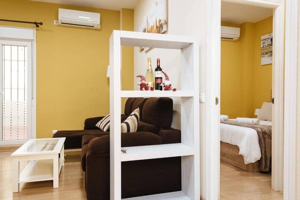 Cozy And Well Located Apartment In The Center Of Seville Luaran gambar