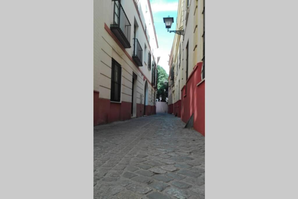 Cozy And Well Located Apartment In The Center Of Seville Luaran gambar