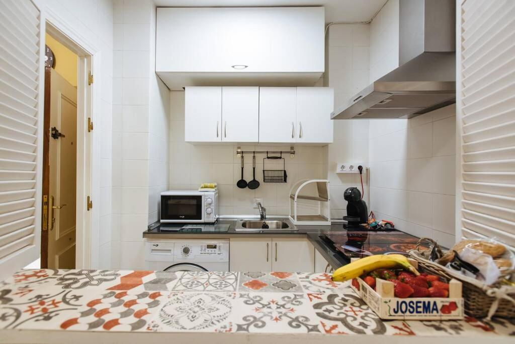 Cozy And Well Located Apartment In The Center Of Seville Luaran gambar