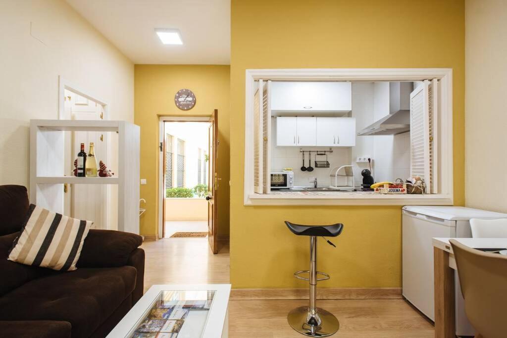 Cozy And Well Located Apartment In The Center Of Seville Luaran gambar