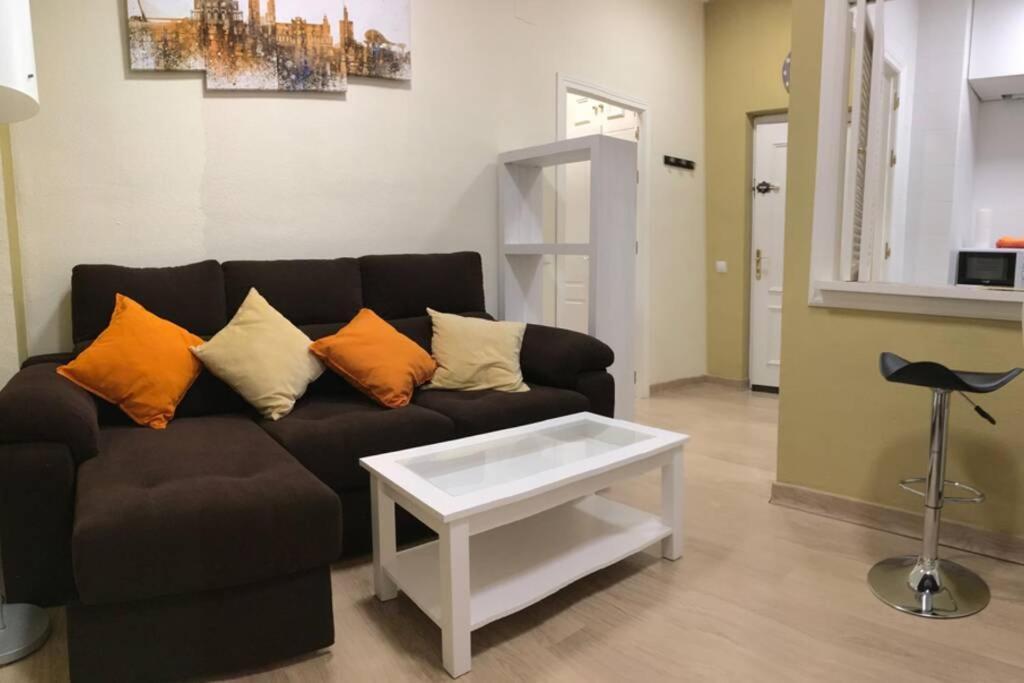 Cozy And Well Located Apartment In The Center Of Seville Luaran gambar