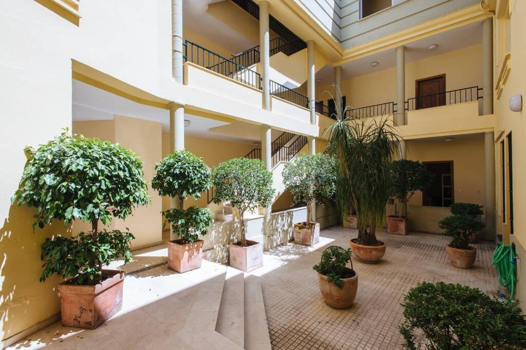 Cozy And Well Located Apartment In The Center Of Seville Luaran gambar