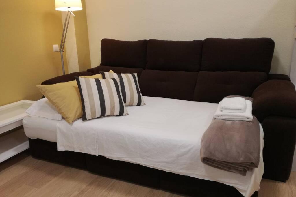 Cozy And Well Located Apartment In The Center Of Seville Luaran gambar